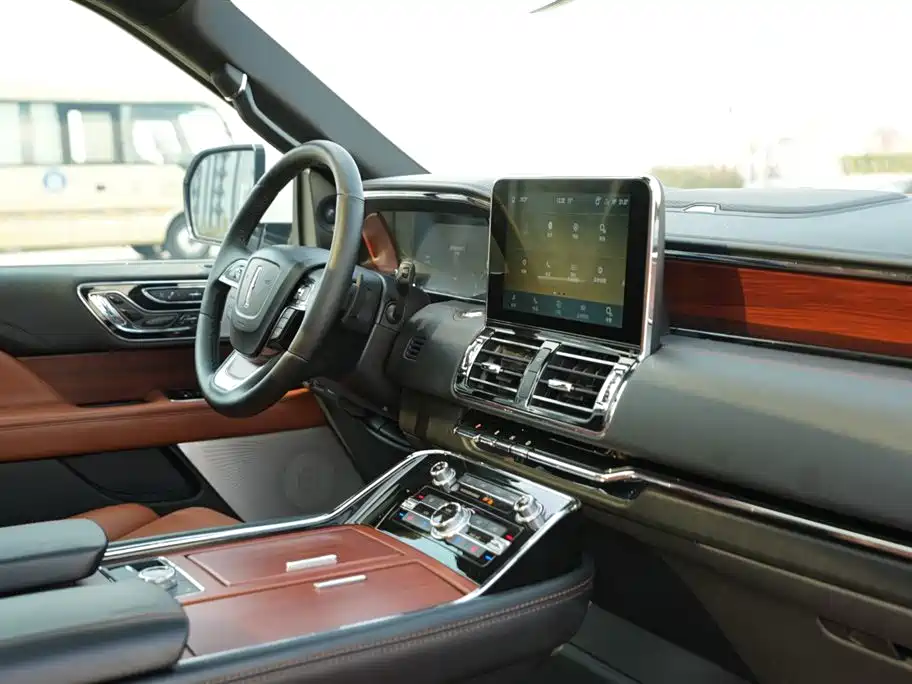 Lincoln Navigator 2021 — фото 17