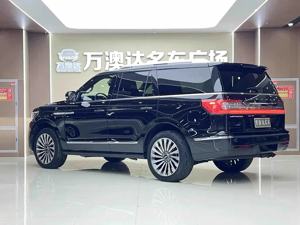 Lincoln Navigator 2021 — фото 18