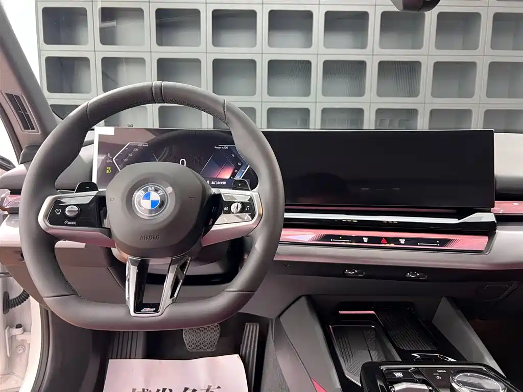 BMW 5 Series — фото 18