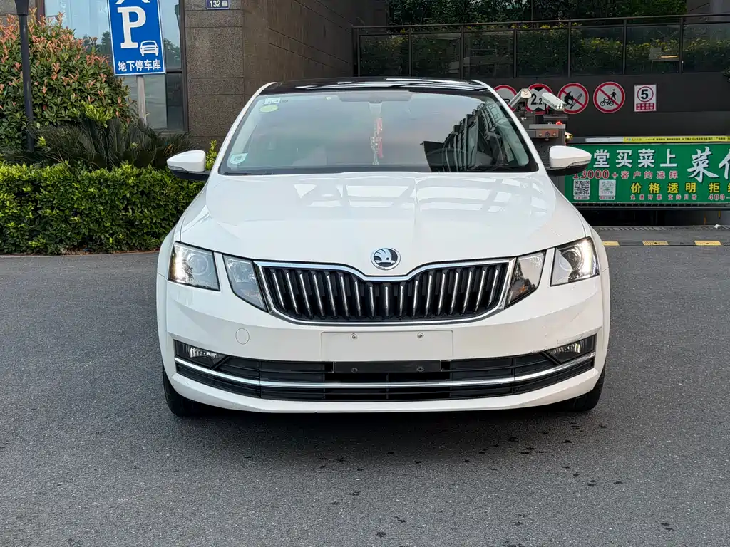 Skoda Octavia 2018 — фото 2