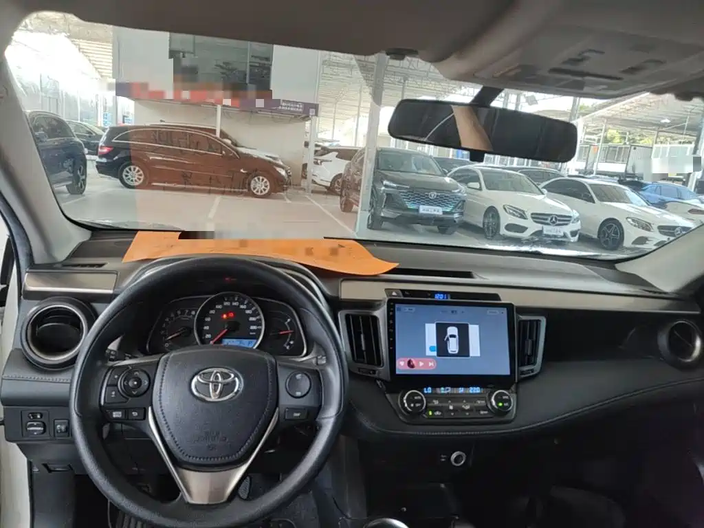 Toyota RAV4 2015 — фото 10
