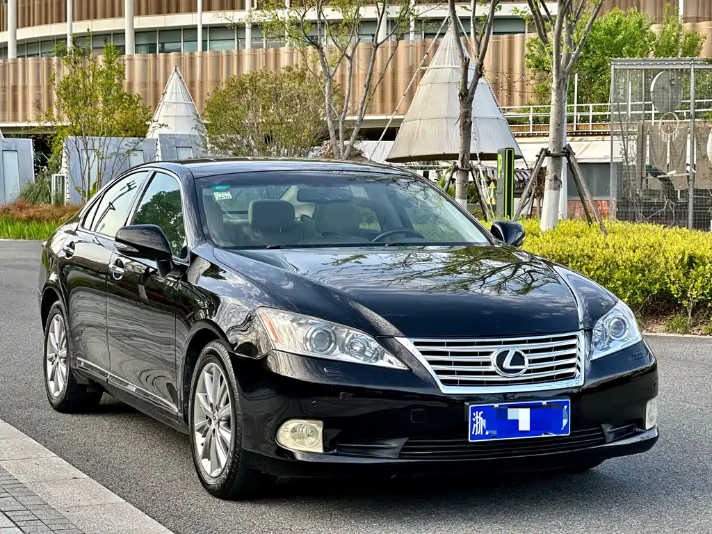 Lexus ES 2011 — фото 3