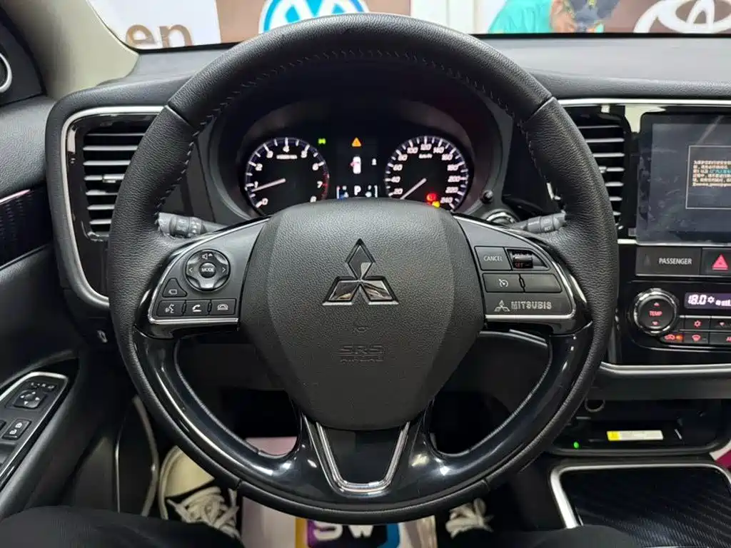 Mitsubishi Outlander 2022 — фото 11