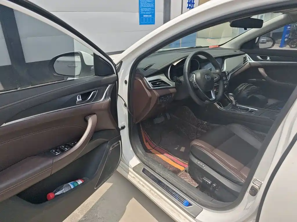 Changan Eado 2018 — фото 14
