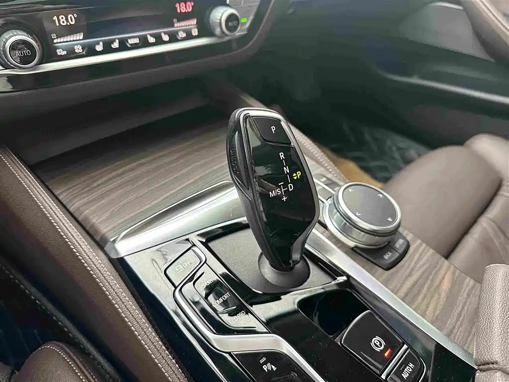 BMW 5 Series 2021 — фото 15