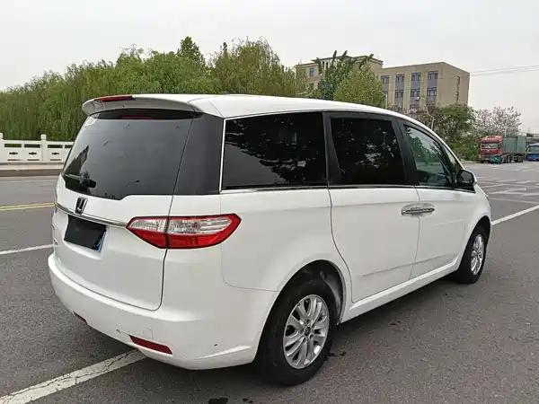 Luxgen Da 7 MPV 2015