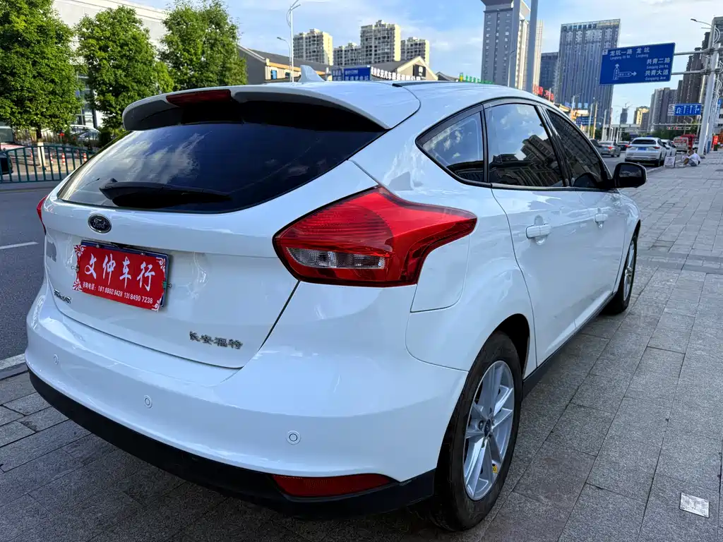Ford Focus 2018 — фото 4