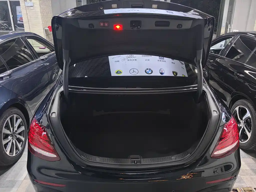 Mercedes-Benz E-Class 2018 — фото 13