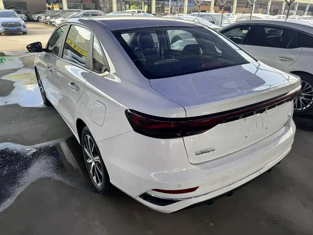 Geely Emgrand 2022 — фото 12