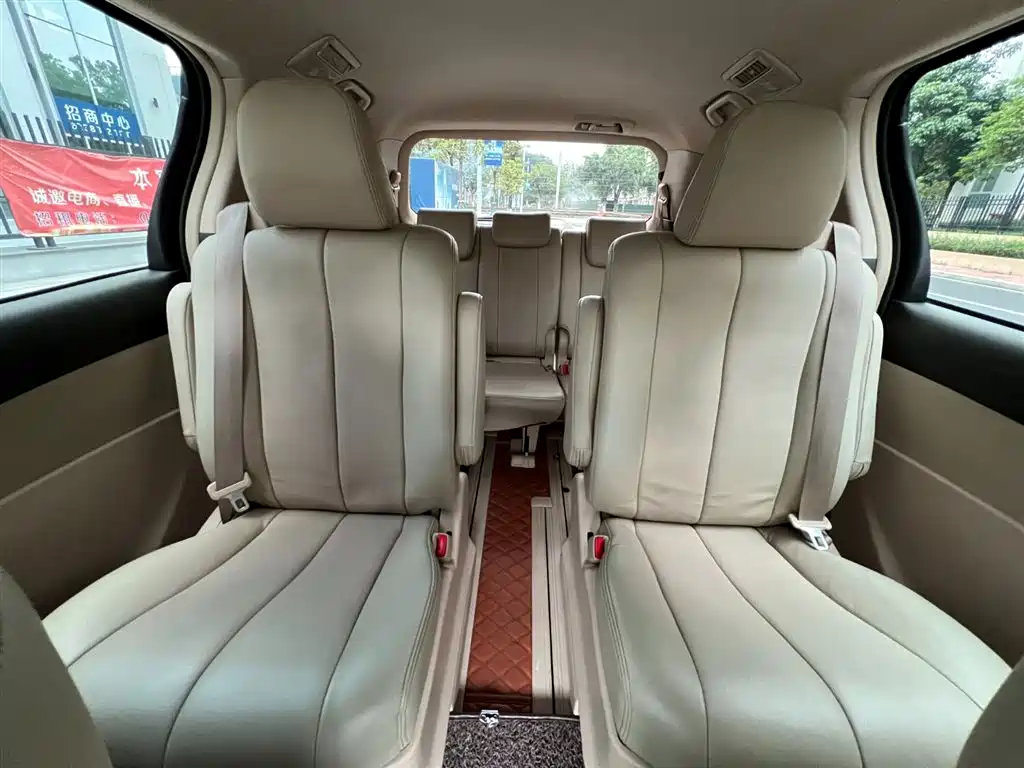 Toyota Previa 2018 — фото 33