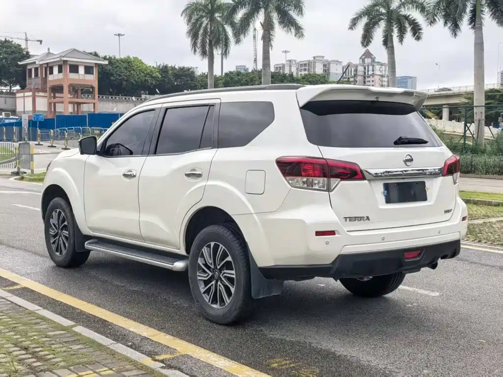 Nissan Terra 2018 — фото 12