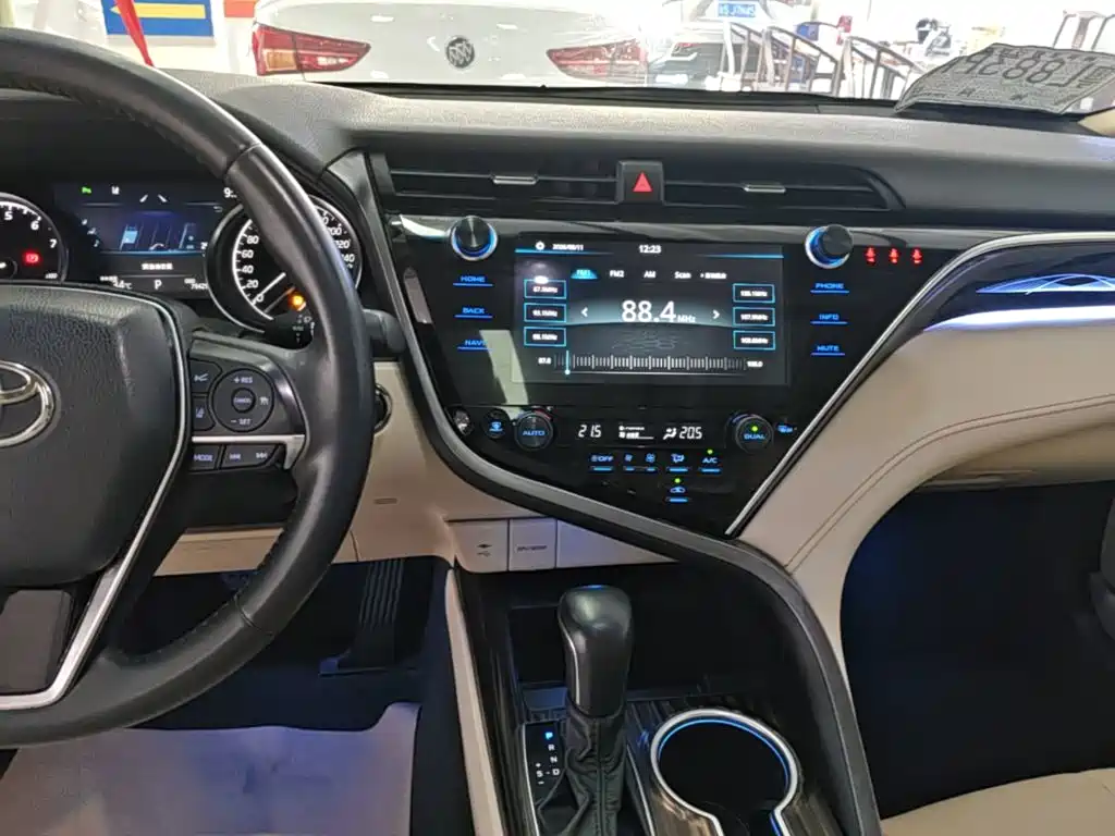 Toyota Camry 2021 — фото 13