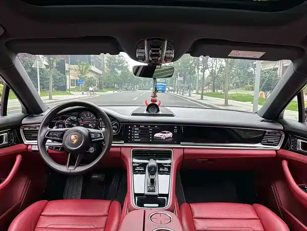 Porsche Panamera 2021