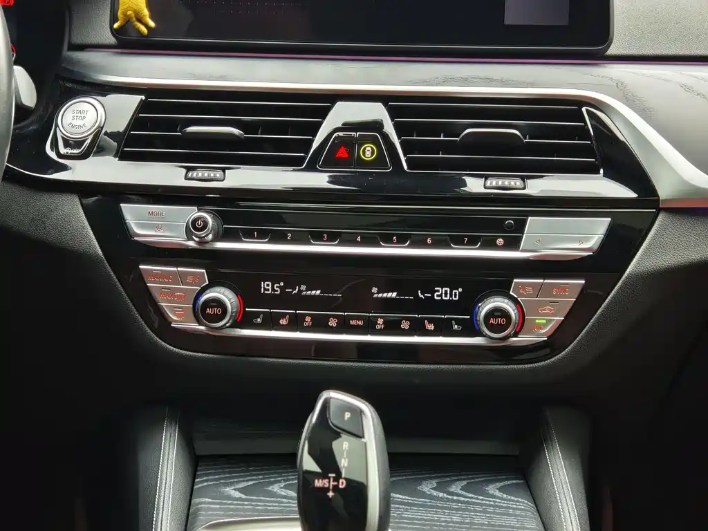 BMW 5 Series 2022 — фото 12