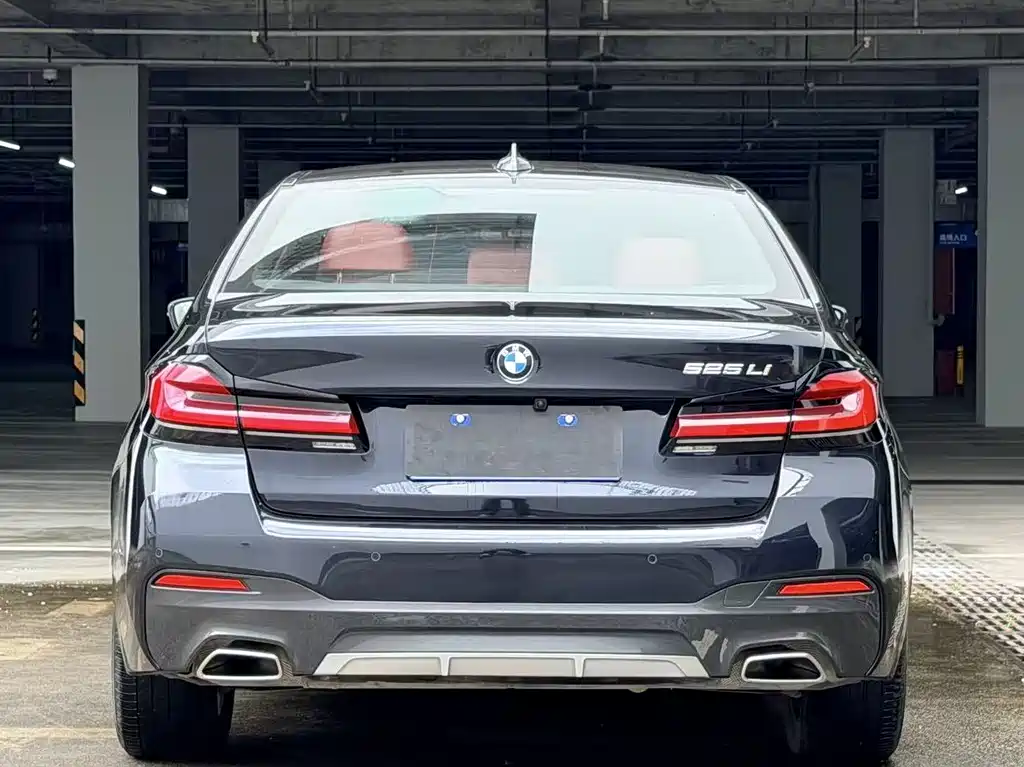 BMW 5 Series 2023 — фото 13