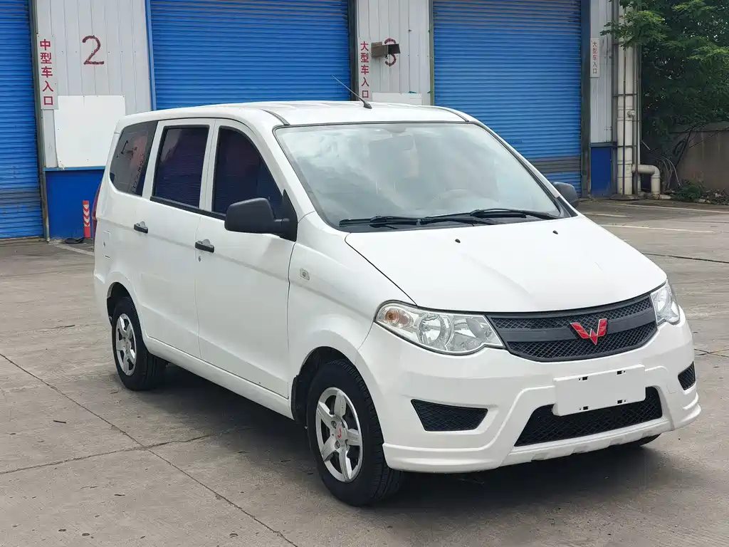 Wuling Hongguang 2018 — фото 2