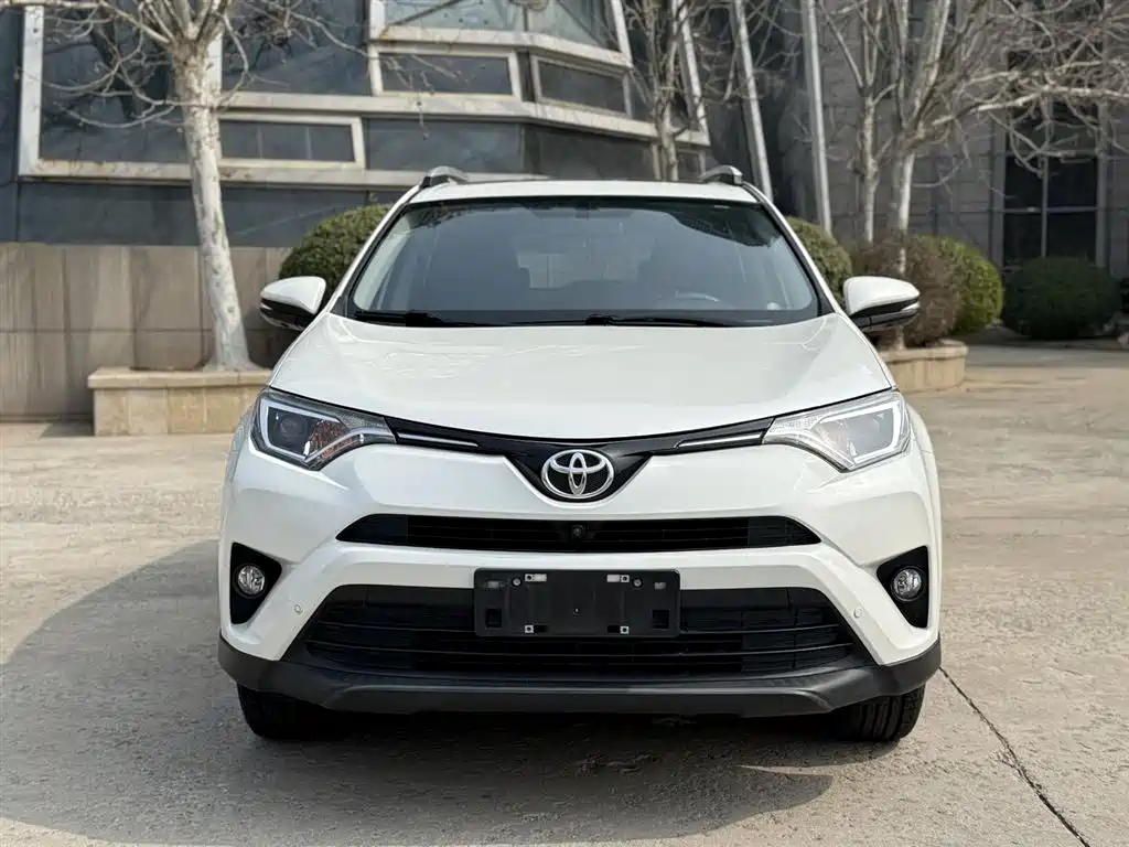Toyota RAV4 2019 — фото 10