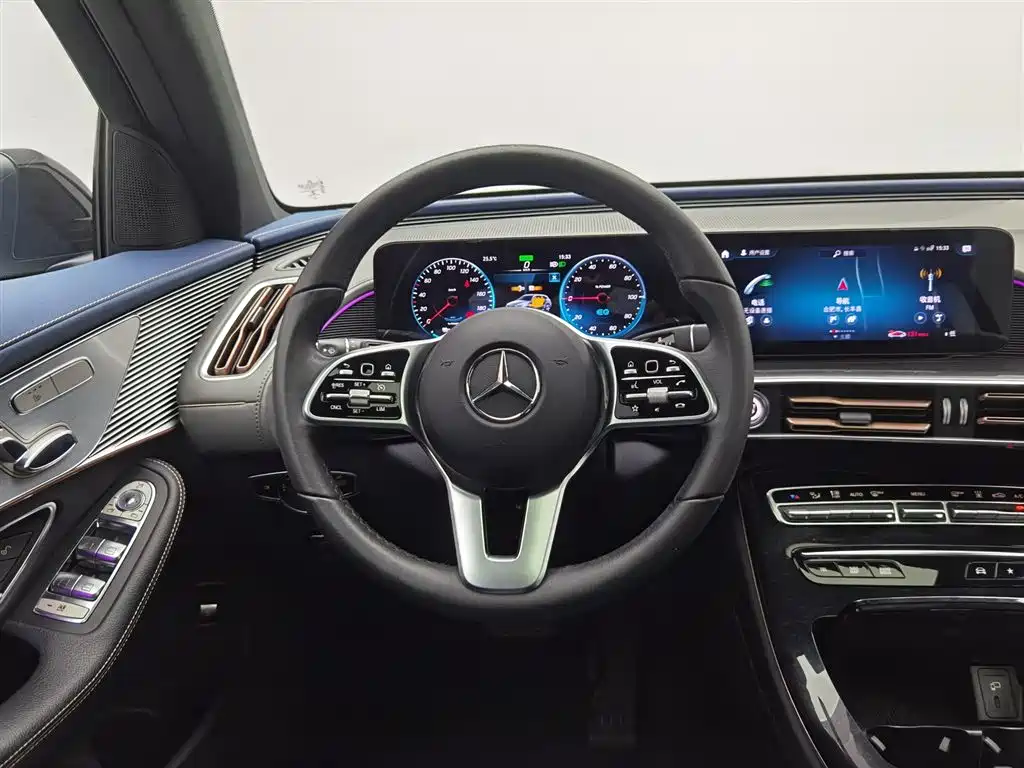 Mercedes-Benz EQC 2022 — фото 11