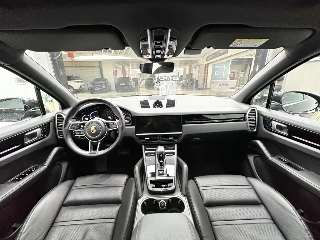 Porsche Cayenne 2018 — фото 11