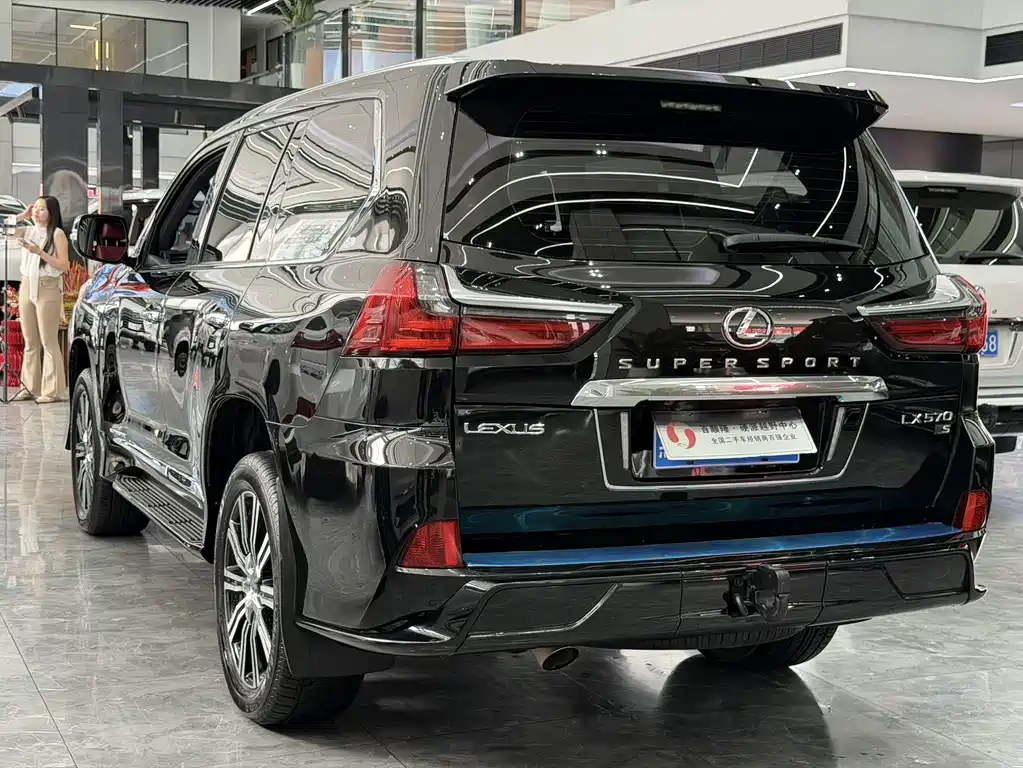 Lexus LX 2020 — фото 17
