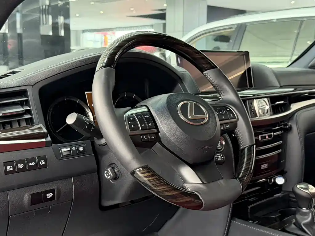 Lexus LX 2020 — фото 7