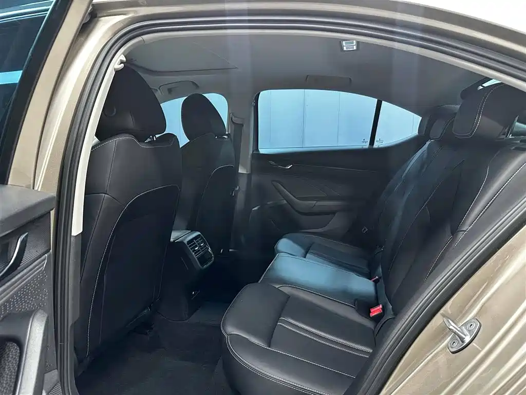 Skoda Octavia 2023 — фото 16