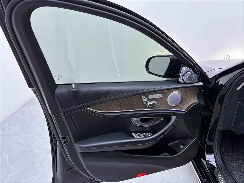 Mercedes-Benz E-Class 2021 — фото 16