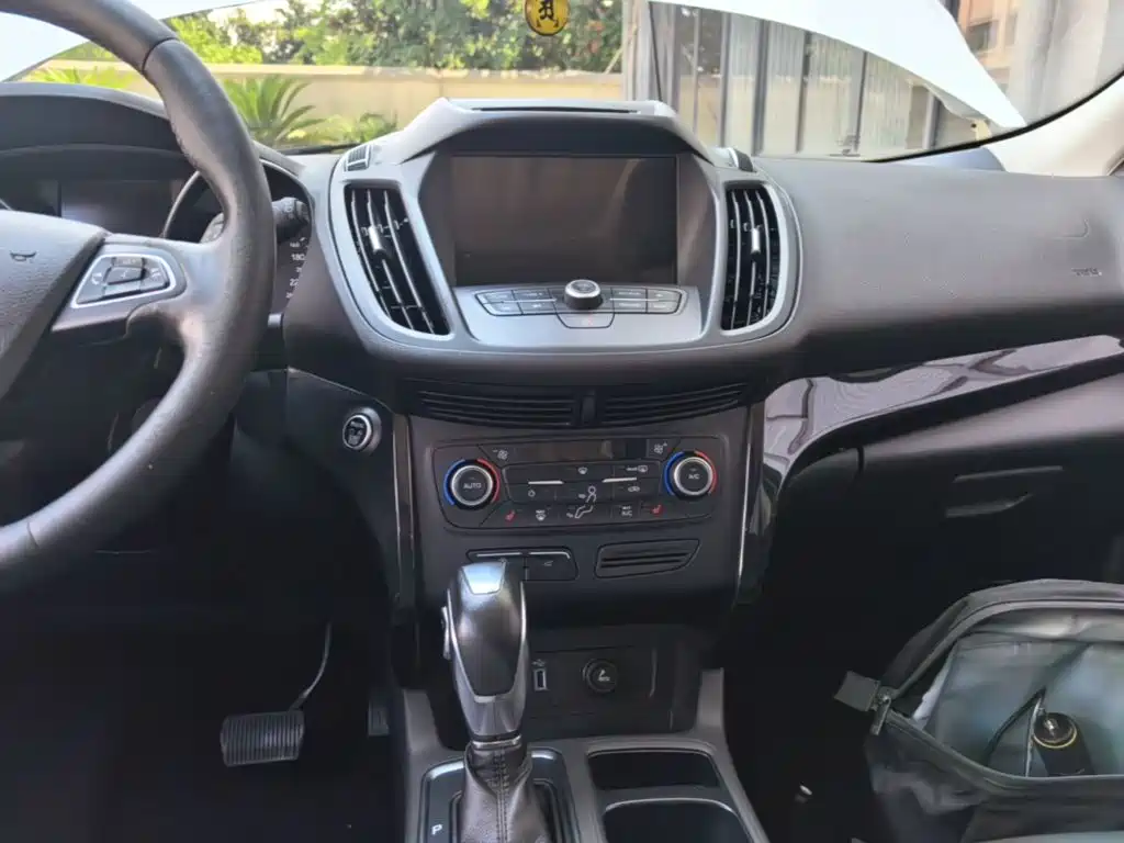 Ford Kuga 2017 — фото 13