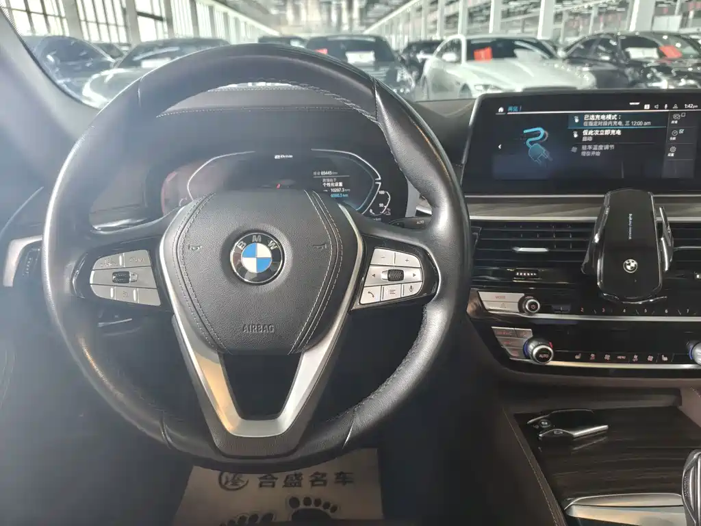 BMW 5 Series New Energy 2020 — фото 13