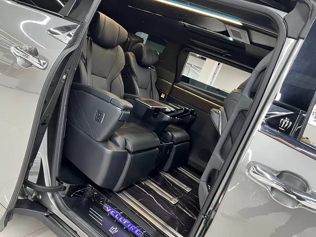 Toyota Vellfire 2023 — фото 12