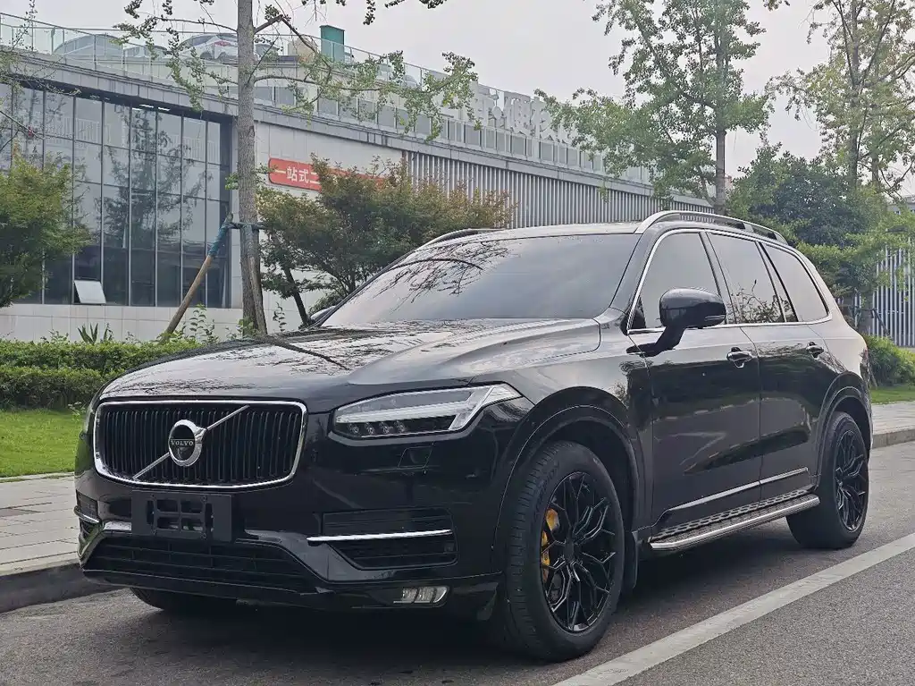 Volvo XC90 2017 — фото 1