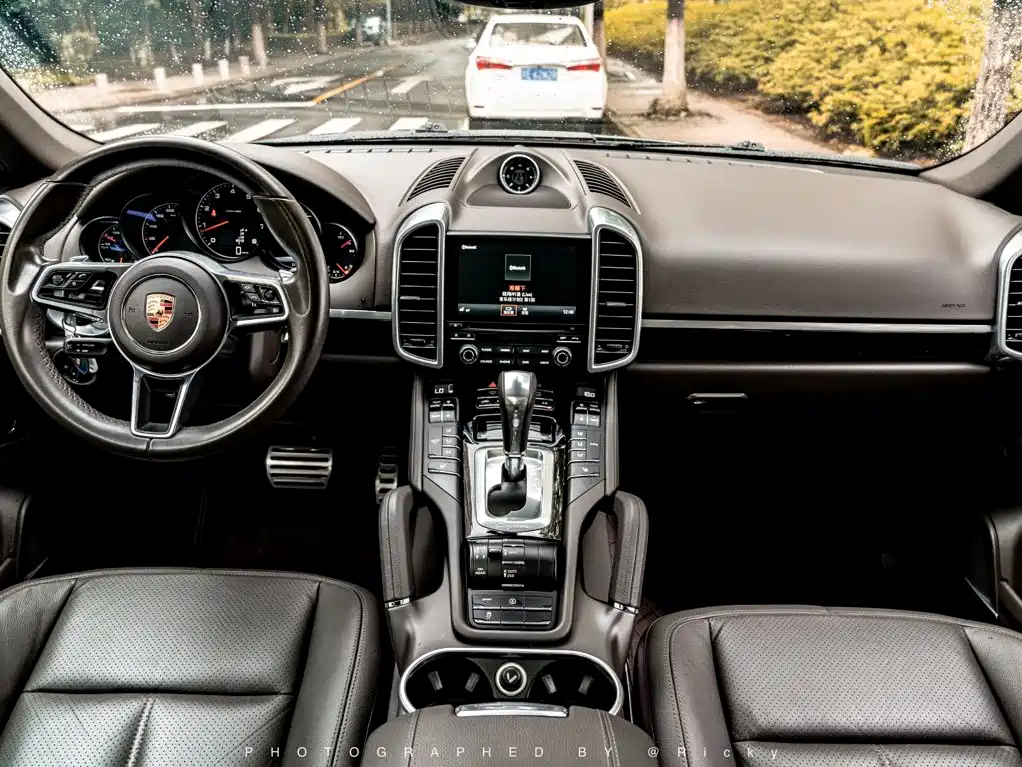 Porsche Cayenne 2017 — фото 3