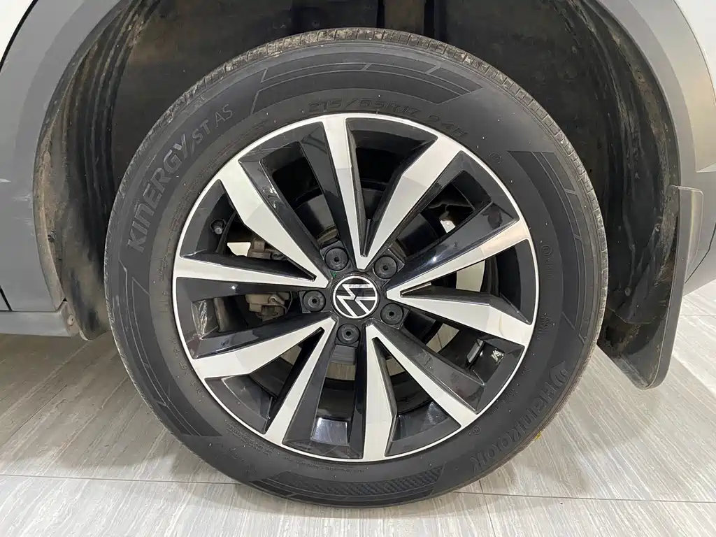 Volkswagen T-Roc 2023 — фото 10