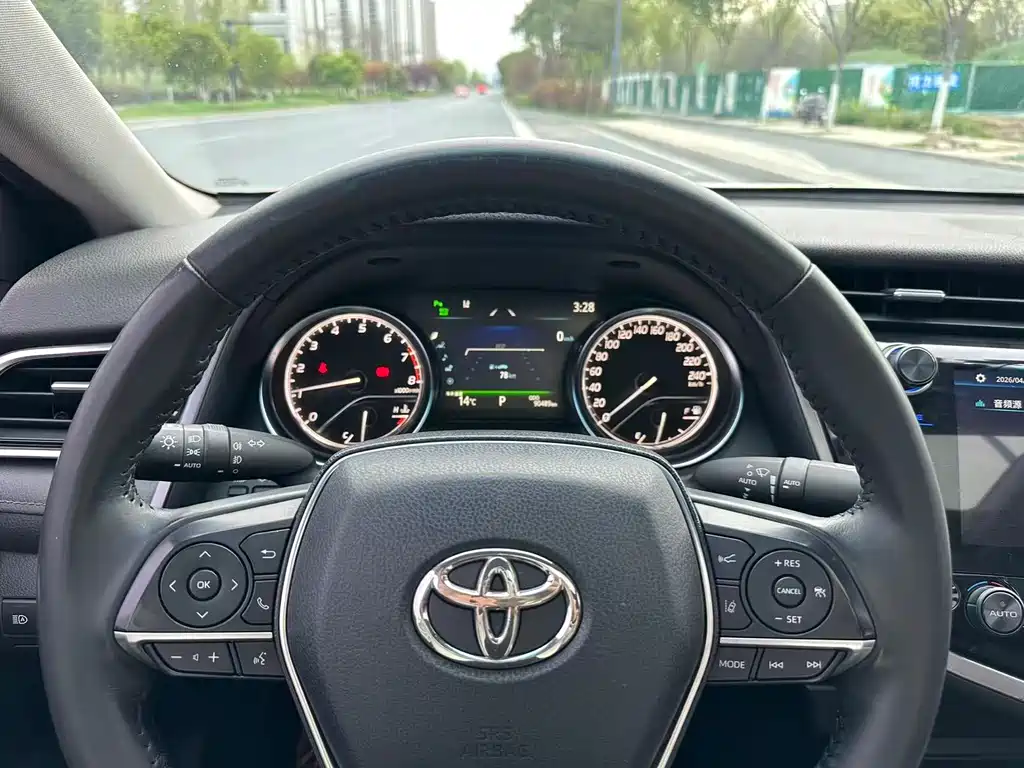Toyota Camry 2020 — фото 16