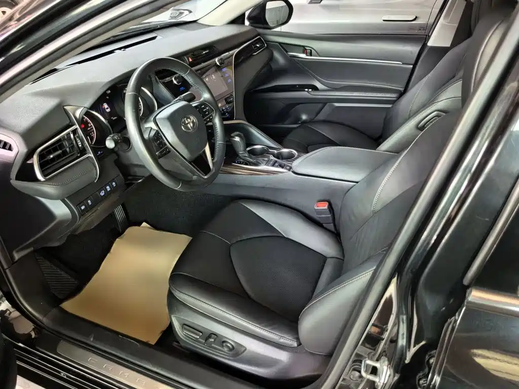 Toyota Camry 2019 — фото 10