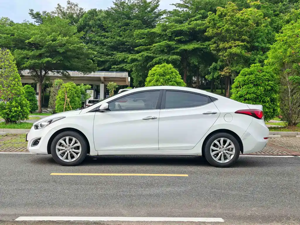 Hyundai Elantra Langdong 2016 — фото 10