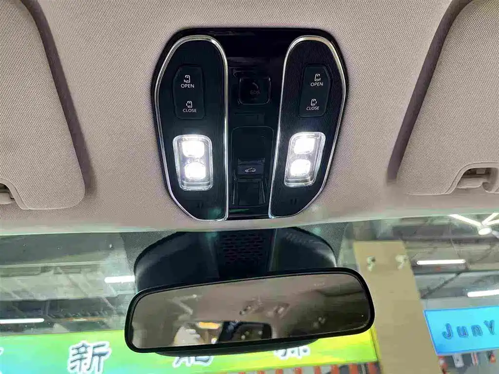 GAC Motor E8 PHEV 2024 — фото 19