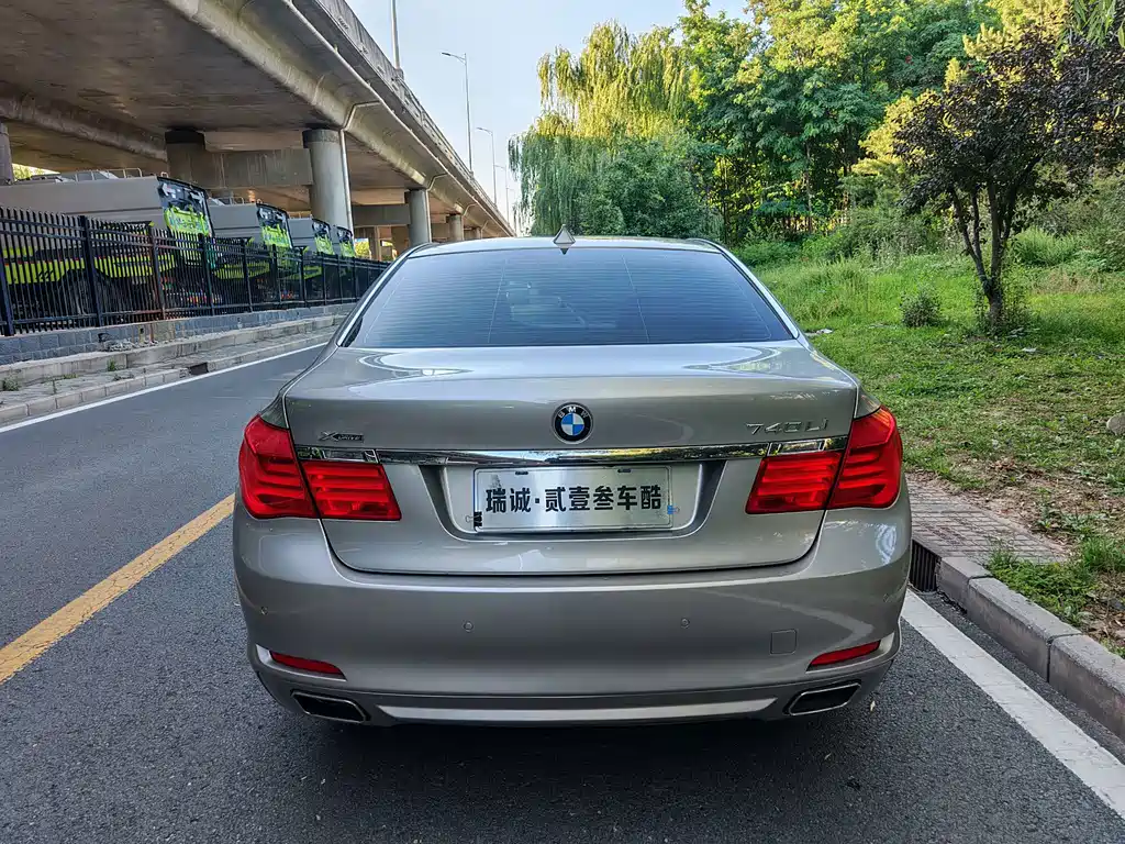 BMW 7 Series 2012 — фото 15