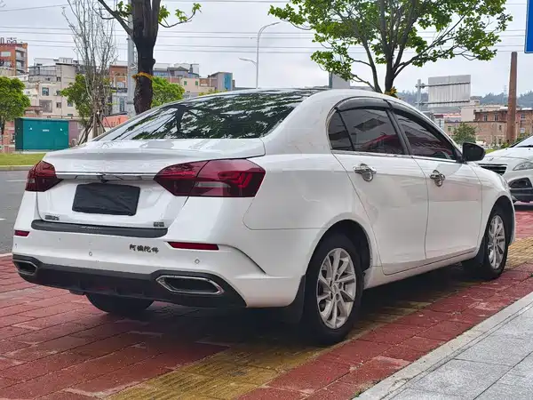 Geely Emgrand 2021