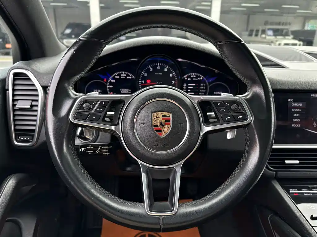 Porsche Cayenne 2018 — фото 11