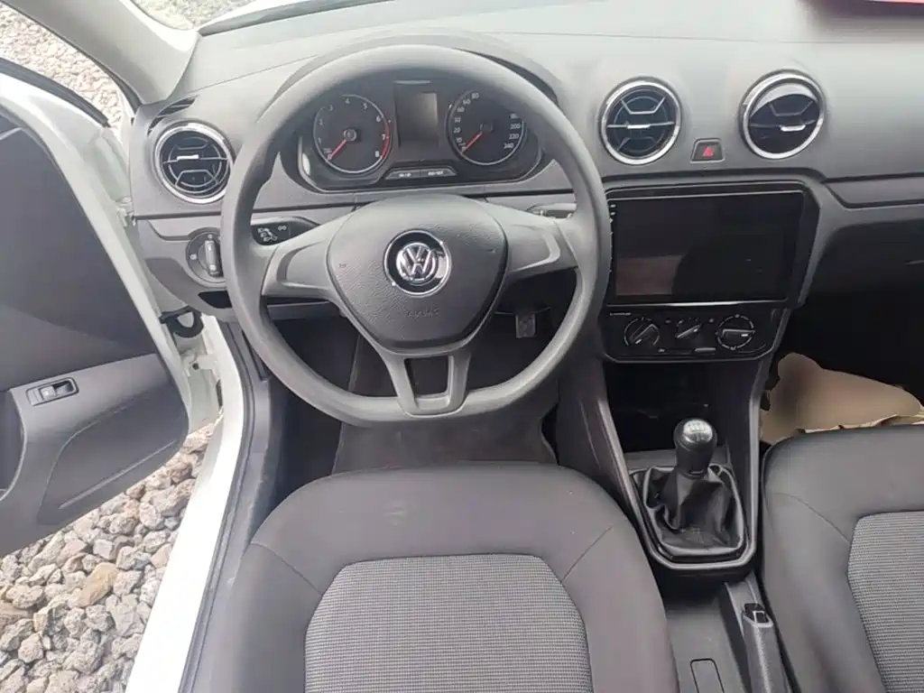 Volkswagen Jetta 2018 — фото 11
