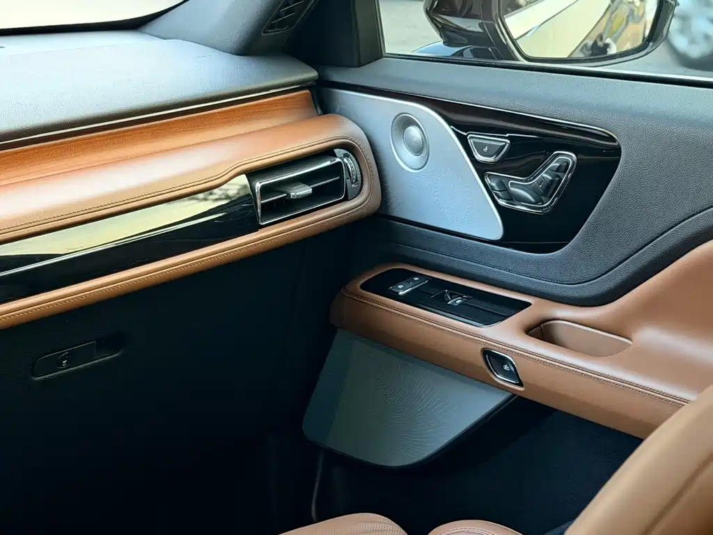 Lincoln Aviator 2021 — фото 11