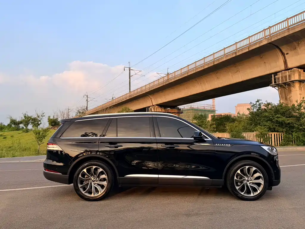 Lincoln Aviator 2021 — фото 16
