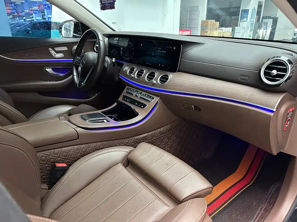 Mercedes-Benz E-Class 2023 — фото 17