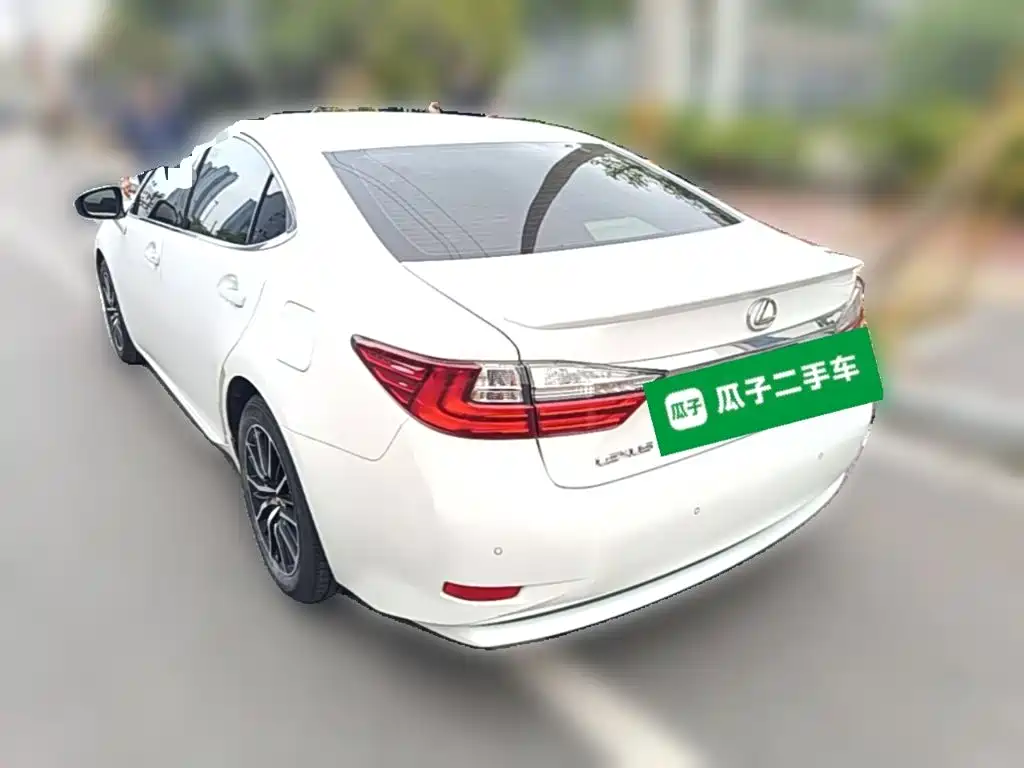 Lexus ES 2016 — фото 9