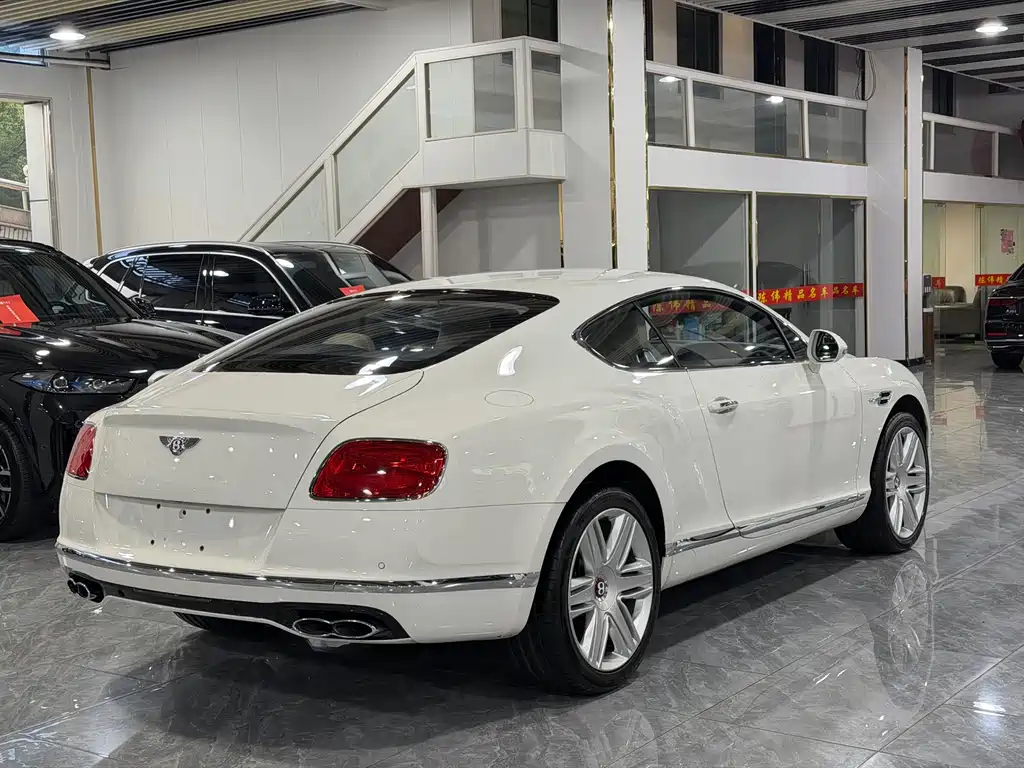 Bentley Continental 2017 — фото 16