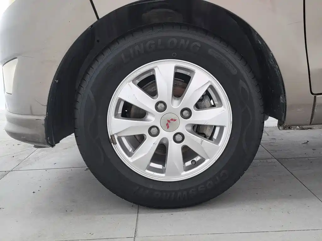 Wuling Hongguang 2015 — фото 17