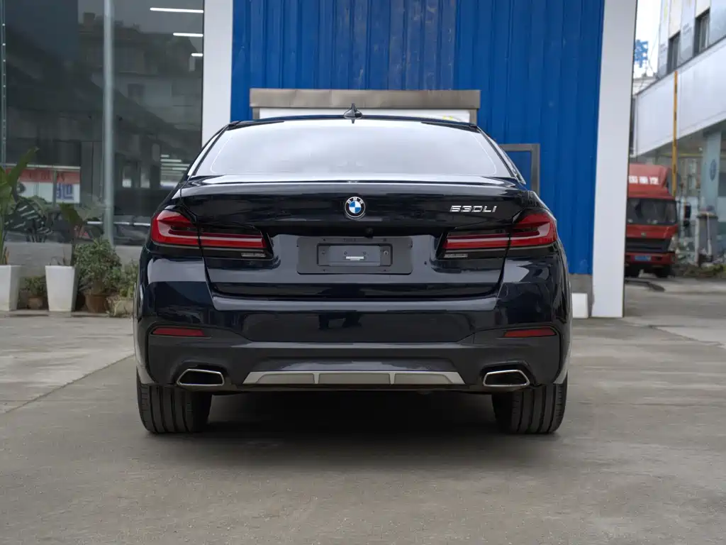 BMW 5 Series 2023 — фото 11