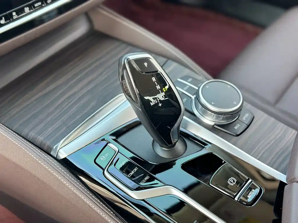 BMW 5 Series 2021 — фото 11