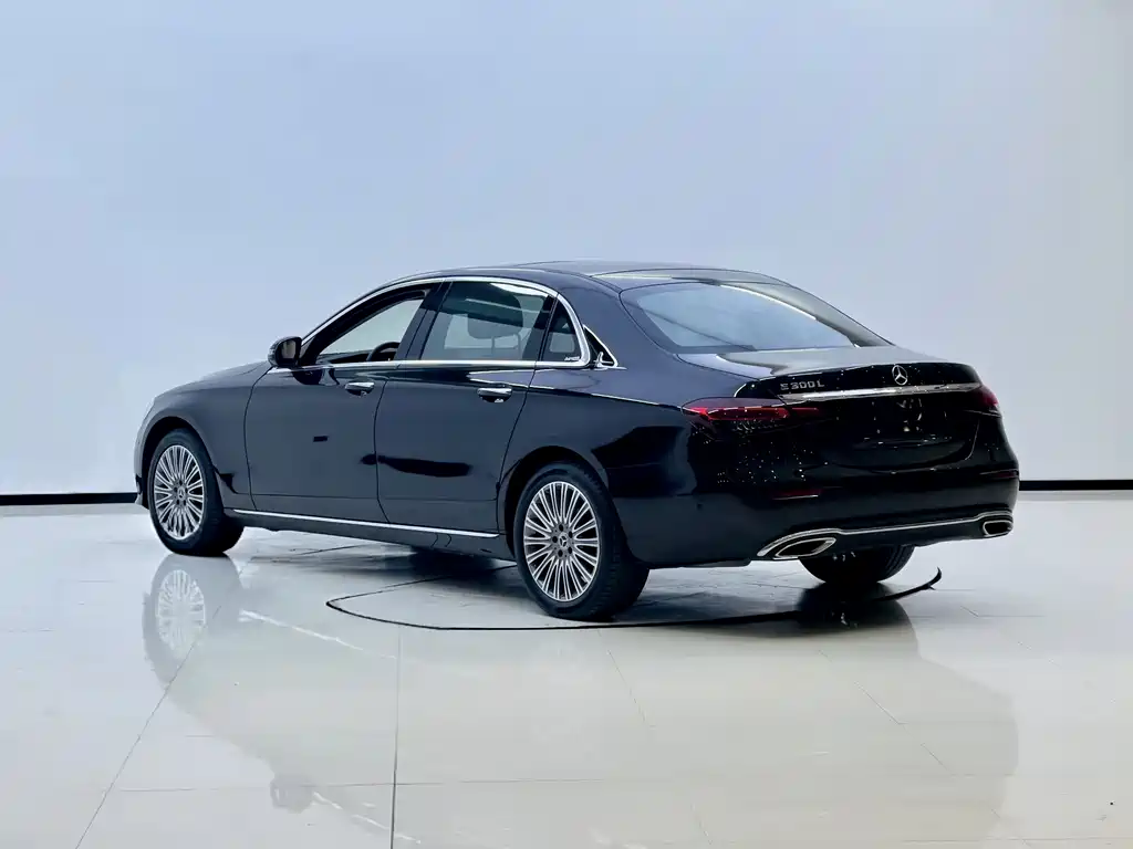 Mercedes-Benz E-Class 2023 — фото 3